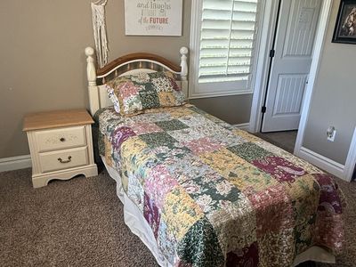 Twin Size bedroom set. Dresser, Vanity, Night Stand + mattress