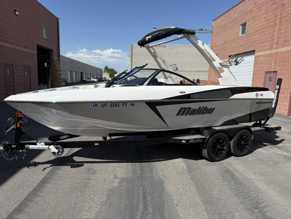 2017 Malibu Wakesetter 22 VLX