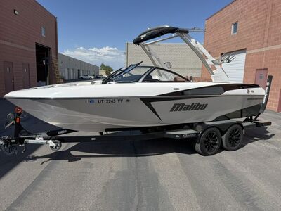 2017 Malibu Wakesetter 22 VLX