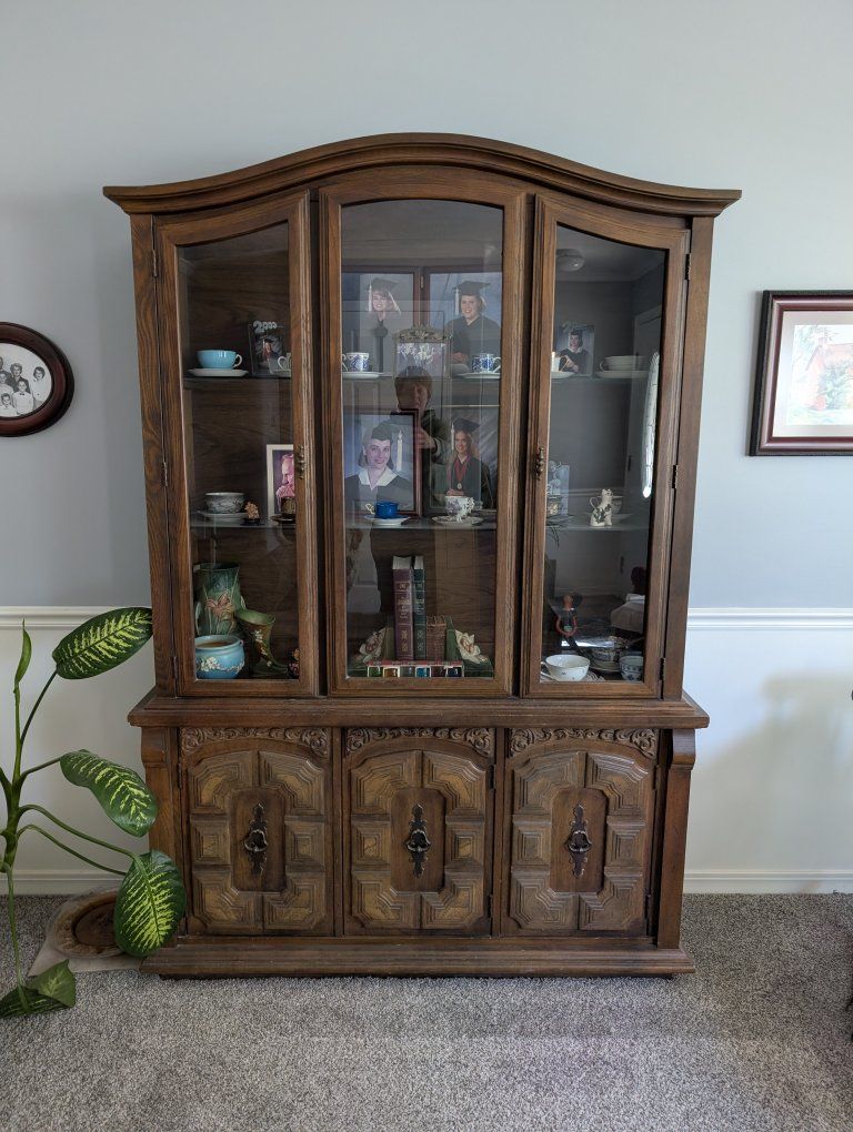 China Cabinet Hutch