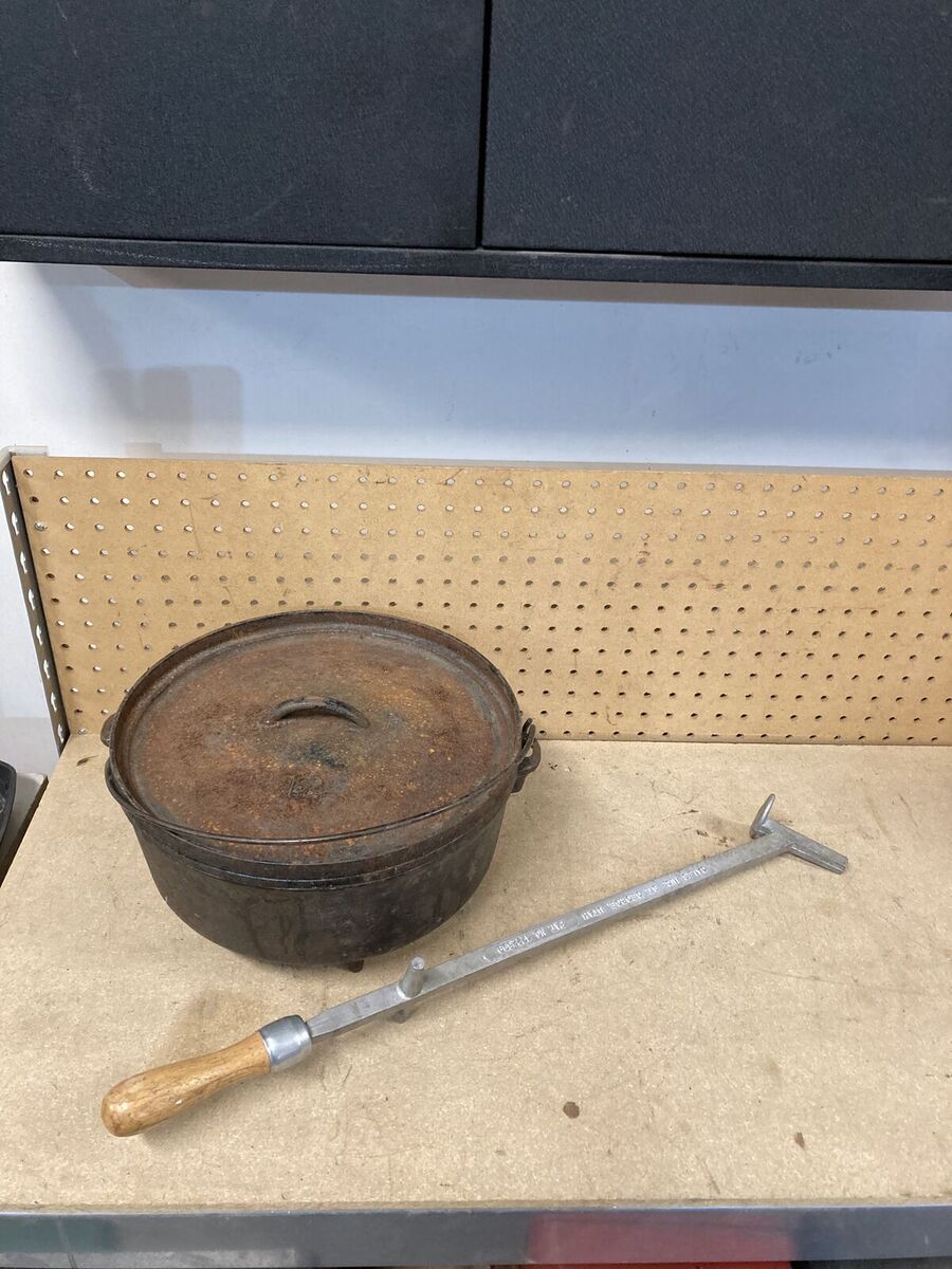 Camp oven and lifting tool