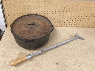 Camp oven and lifting tool