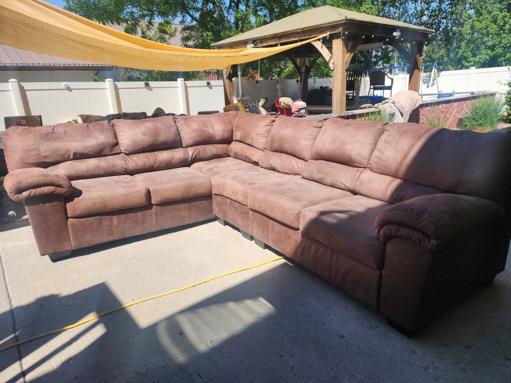 Brown Sectional Couch – Large & Comfortable