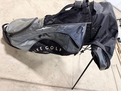 Nike Golf Stand Bag with Rain Hood