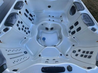 2015 Bullfrog Spas A7LSS 6-Seater Hot Tub 7'4" x 7'4" w/New JetPak Design, Lounge and More - Fully Refurbished w/30-Day Warranty