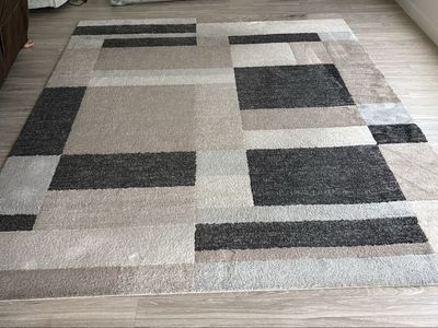 Free area rug
