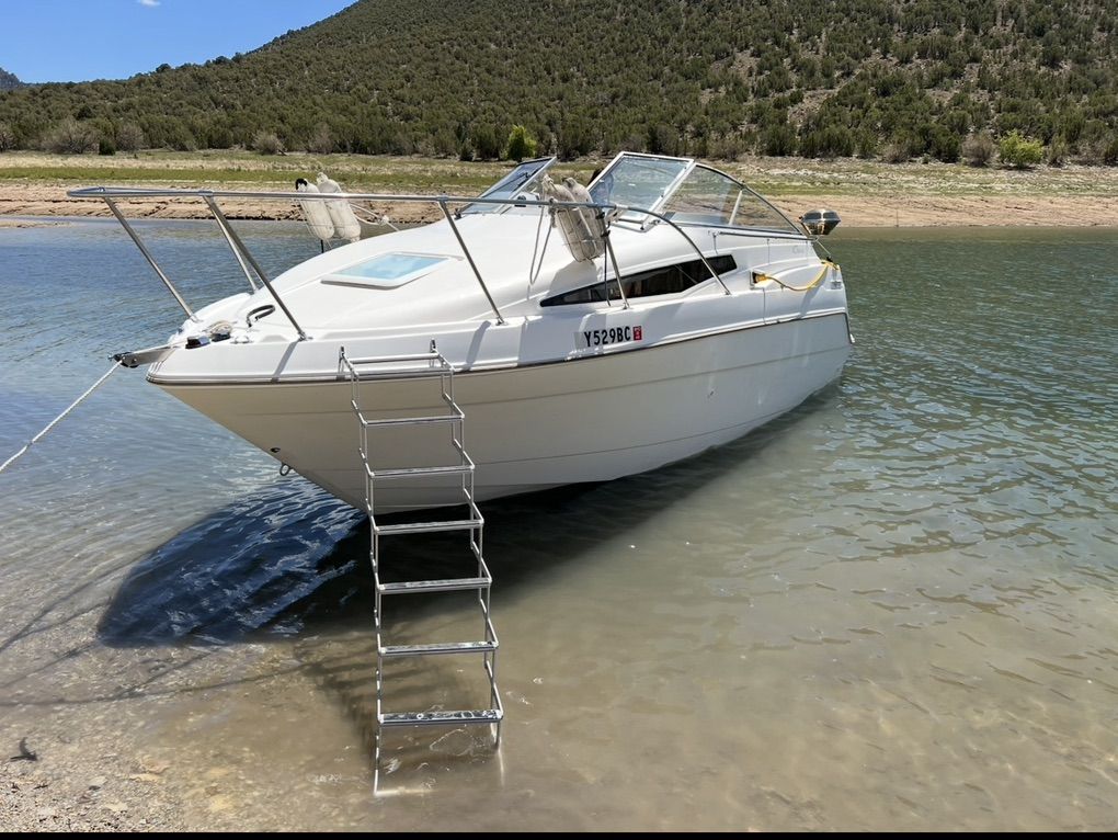 1998 Bayliner Marine Corp. 2355 SJ Sunbridge.