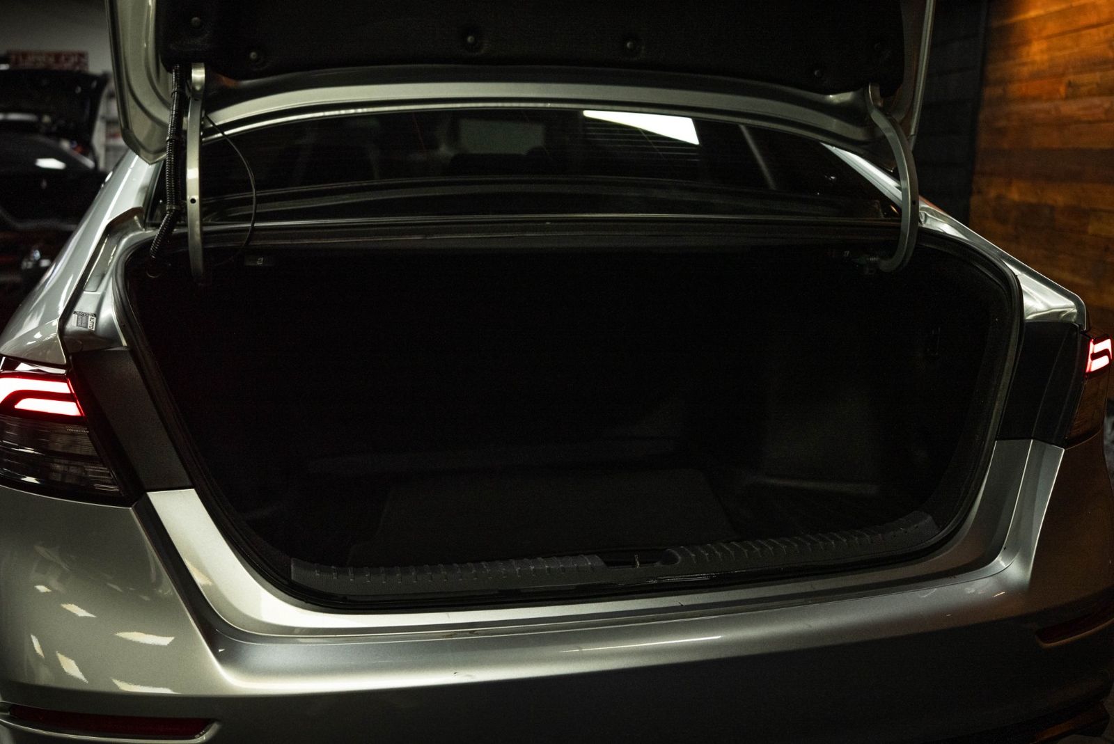 Main image 8