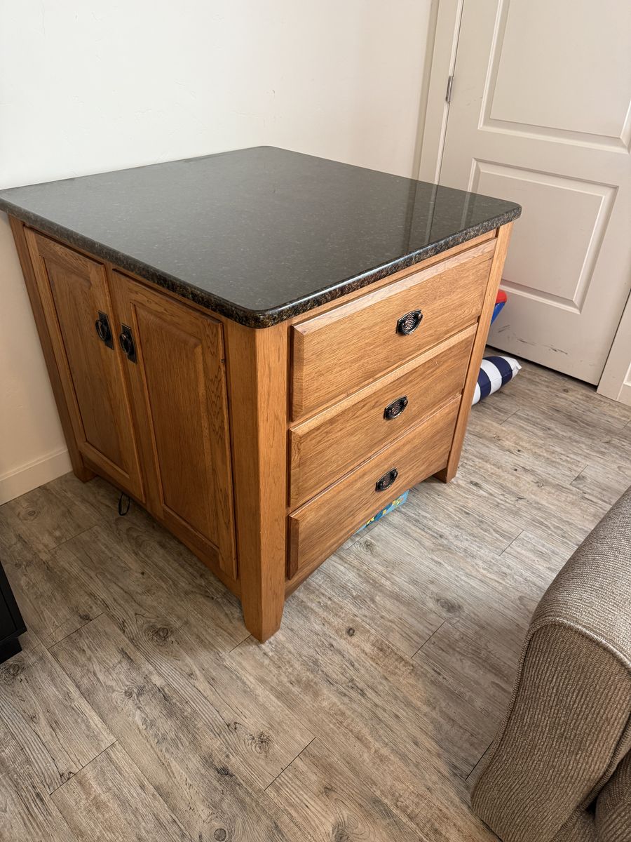 Cabinet with quartz countertop