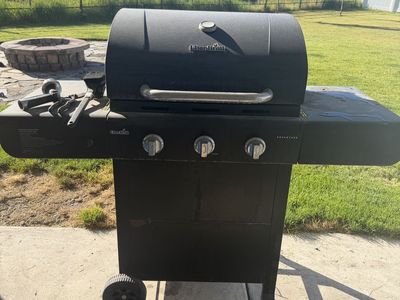 Char-Broil Advantage 3-Burner Gas Grill - Used, Black Outdoor BBQ