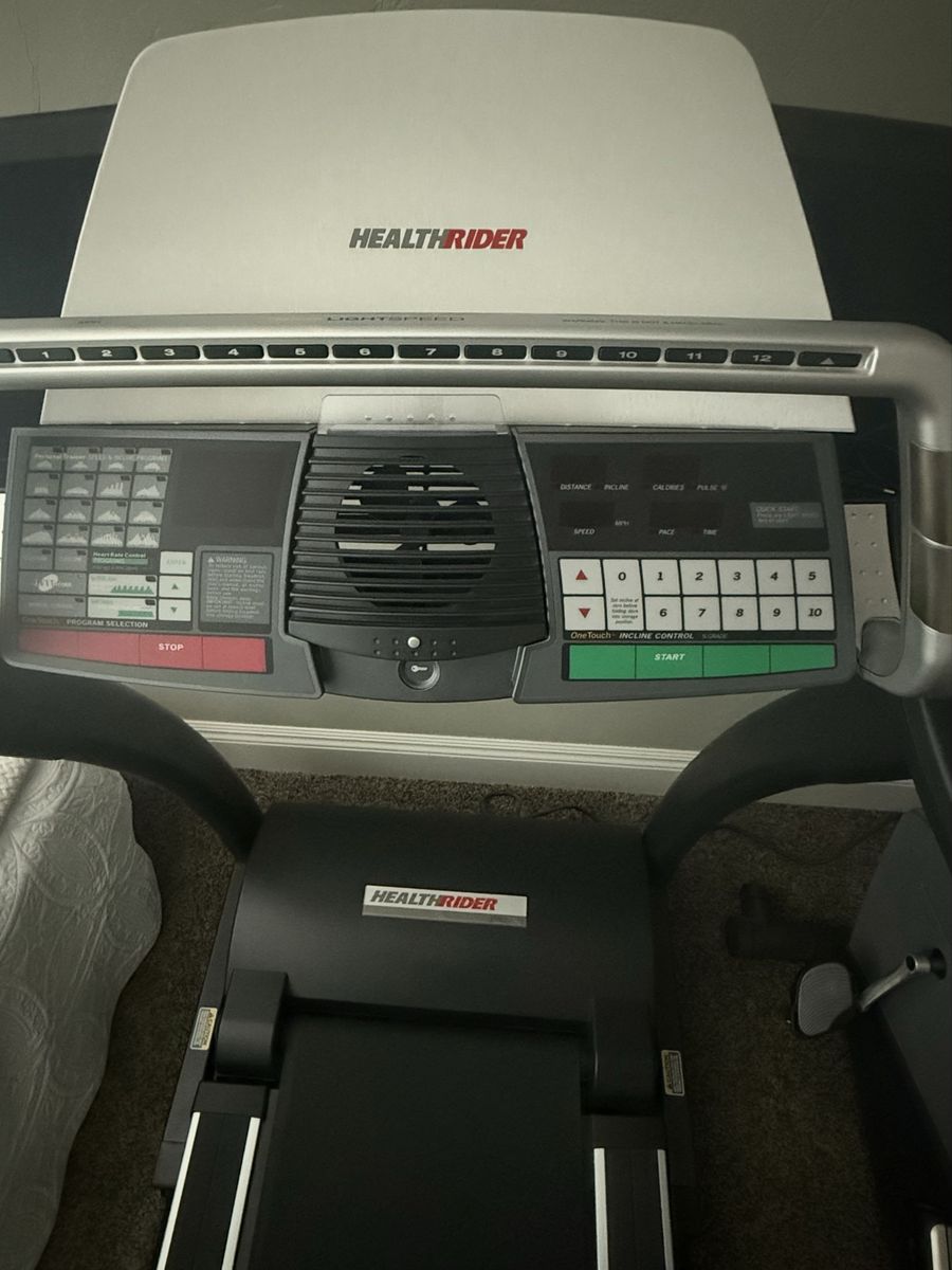 Treadmill and floor mat