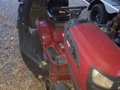 Craftsman LT4000 Riding Lawn Mower Tractor with Bagger