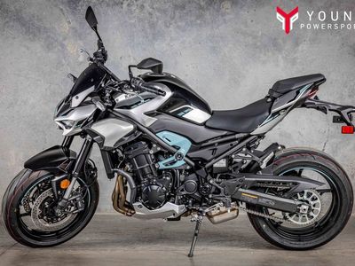 2025 Kawasaki Z900 ABS Galaxy Silver/Metallic Spark Black
