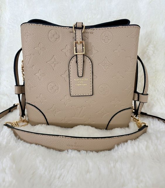 Beautiful LV Crossbody Bucket Bag Beige New with Accessories