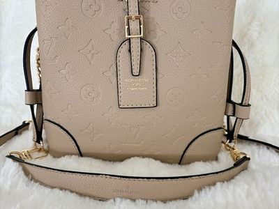 Beautiful LV Crossbody Bucket Bag Beige New with Accessories
