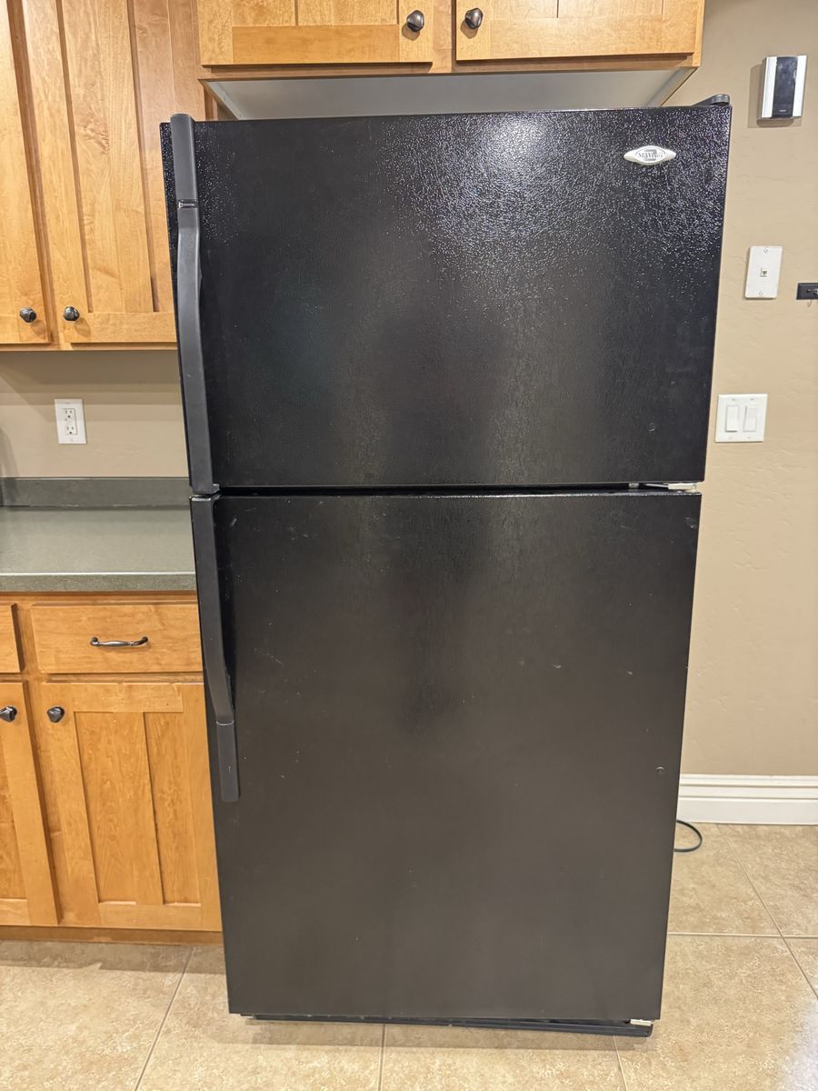 Maytag MTF2142EEB01 21 cu. ft. Black Top-Freezer Refrigerator - Excellent Condition