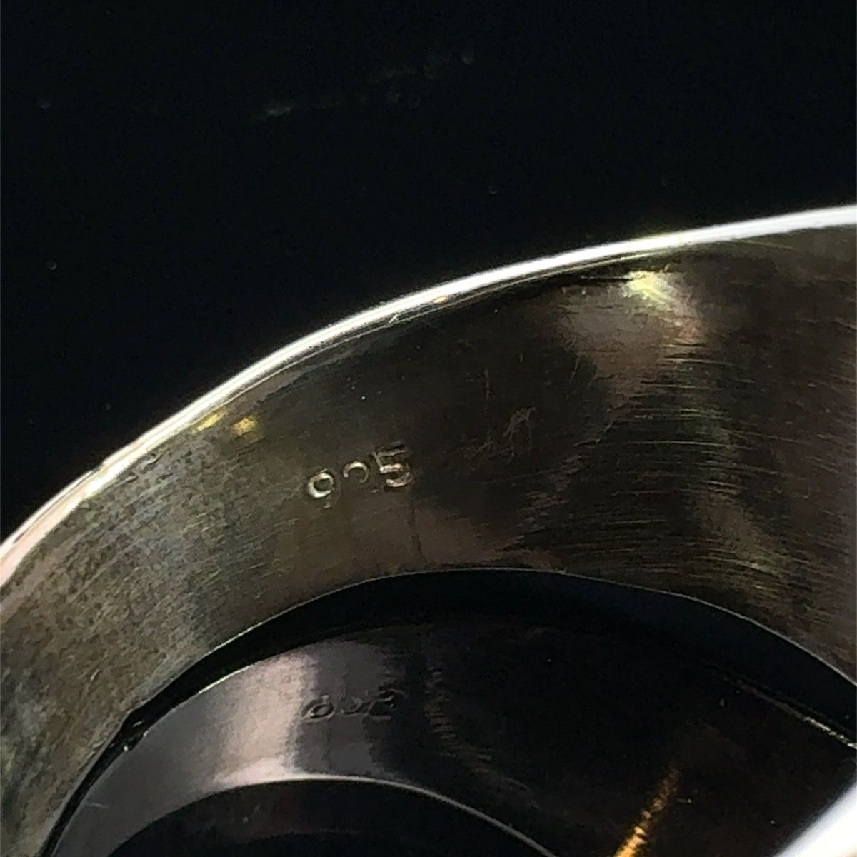 Main image 6