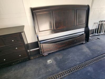 King Slay Headboard, Bed Frame and Matresses