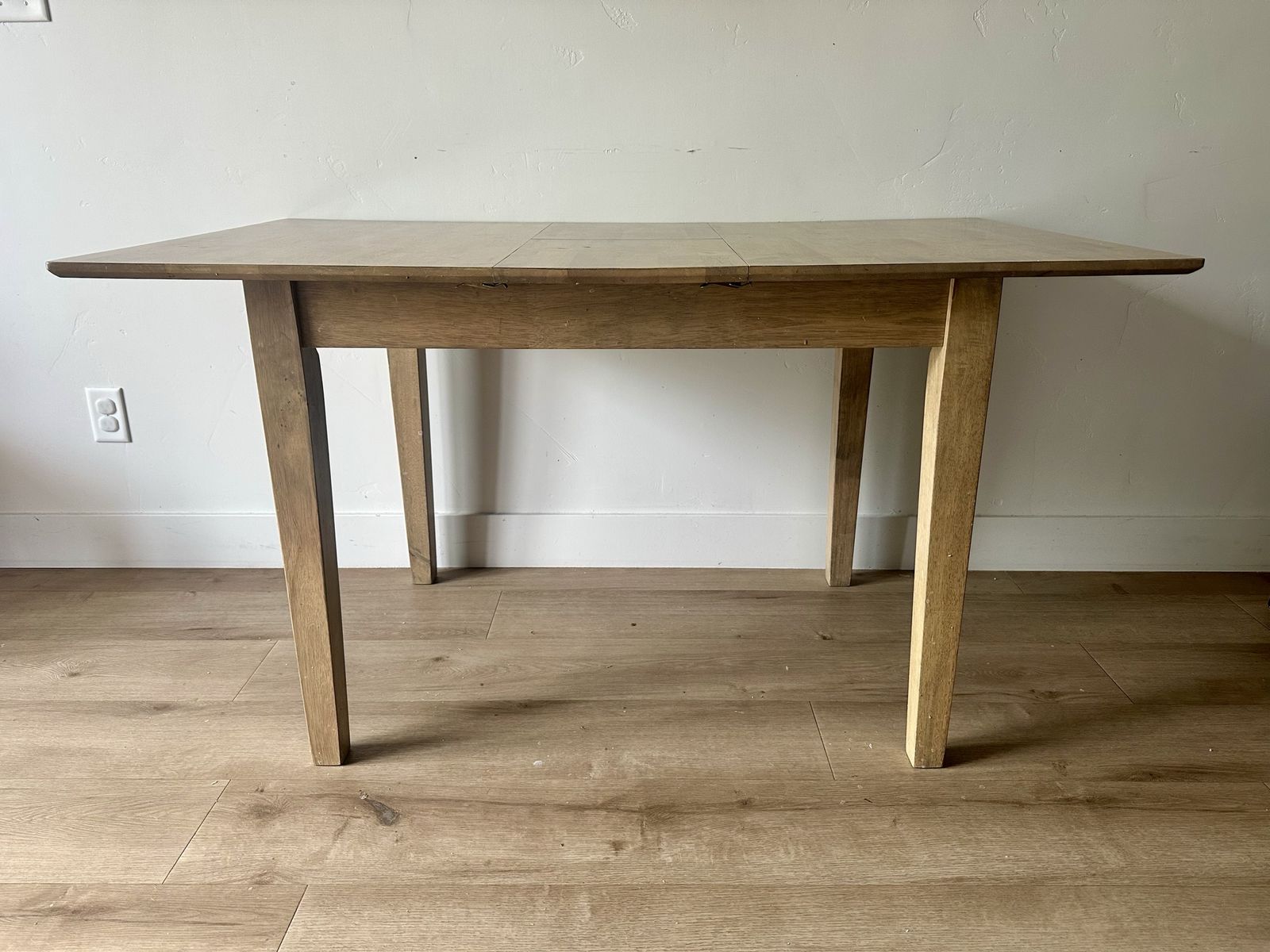 Wood Kitchen Table w/ Removable Leaf - Seats 4
