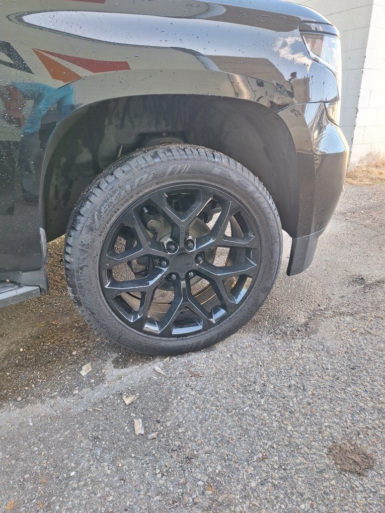 285 45 22  chevrolet gmc 6lug