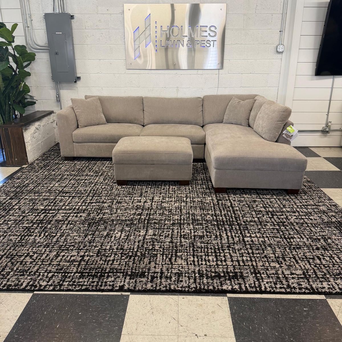 LIKE NEW!! COSTCO THOMASVILLE WALSEN FABRIC SECTIONAL W/ STORAGE OTTOMAN!!