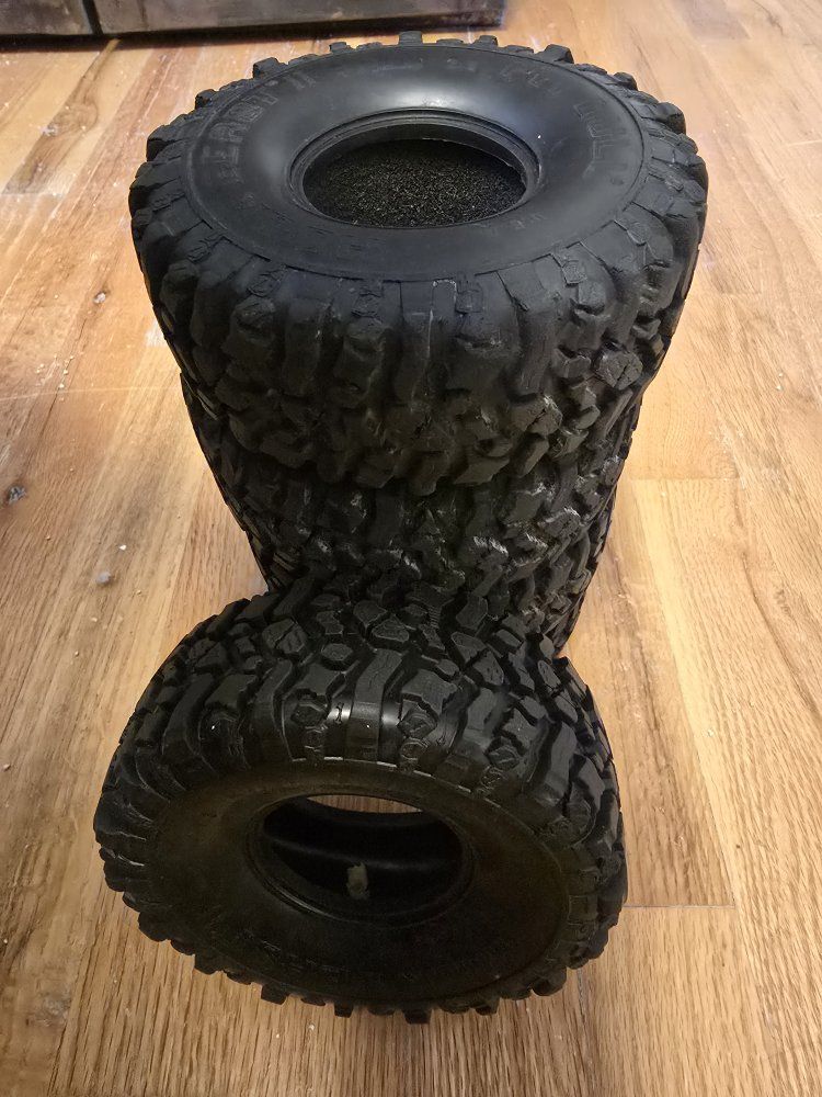 Pitbull Rockbeast 2.2 tires w foam