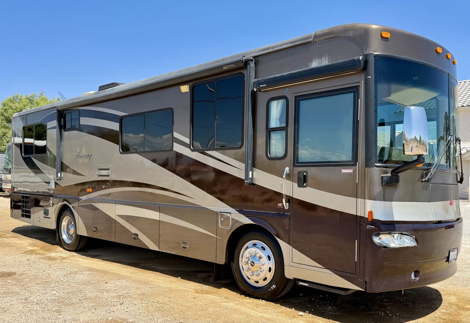 2008 Winnebago journey 2 slides 36ft $47k