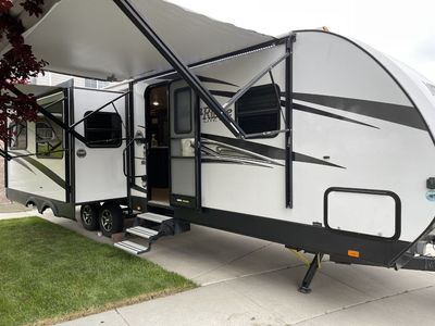 2018 Mesa Ridge Lite MR2910RL - $21,500 – Solar Equipped and Garage Kept!