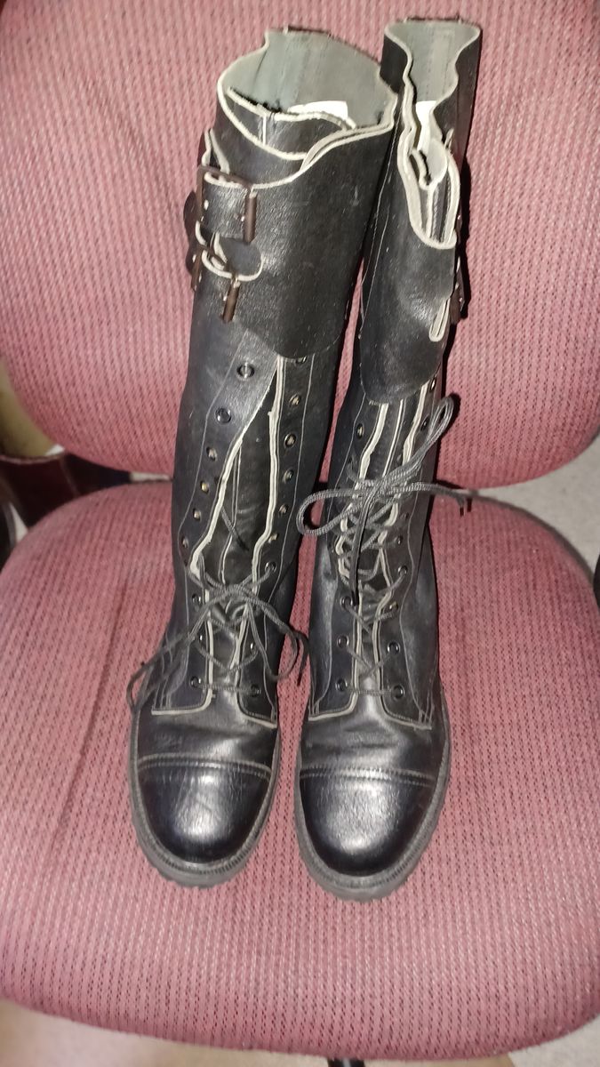BOOTS