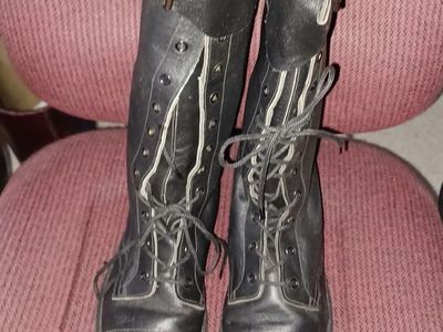 BOOTS