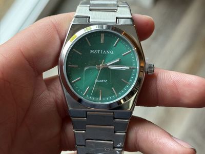 Men’s Stainless Steel Green Dial Watch – Minimalist Luxury Style