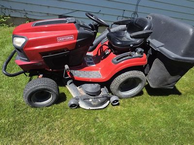 CRAFTSMAN RIDING LAWN MOWER WITH TRIPPLE BAGGER