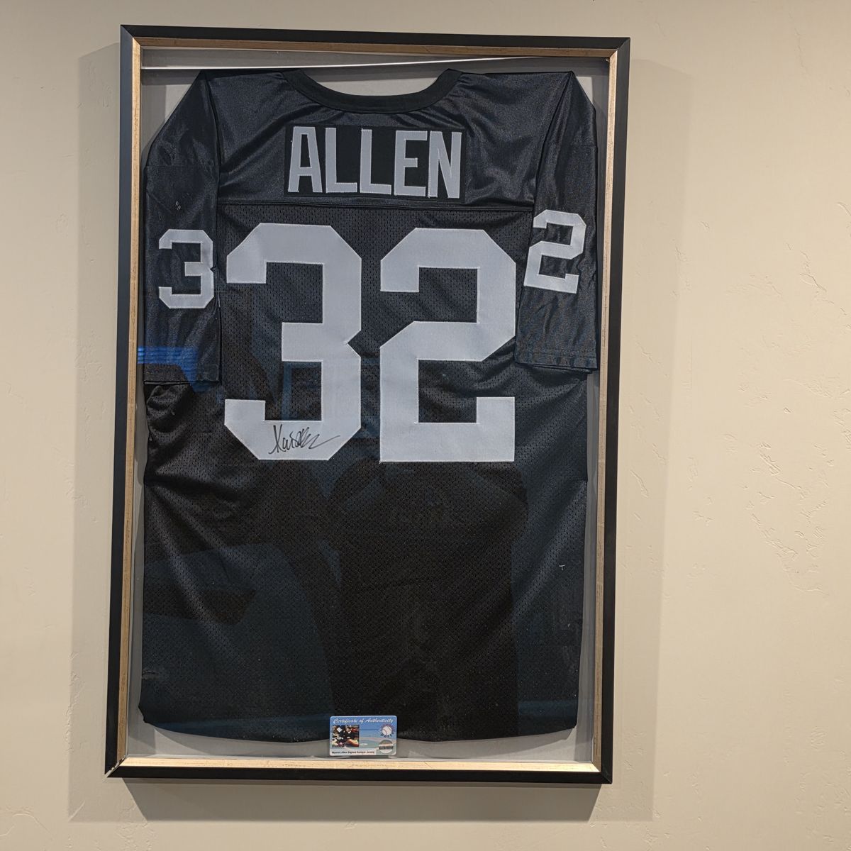 Raiders Marcus Allen autographed jersey