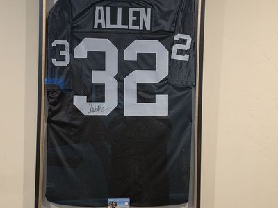Raiders Marcus Allen autographed jersey