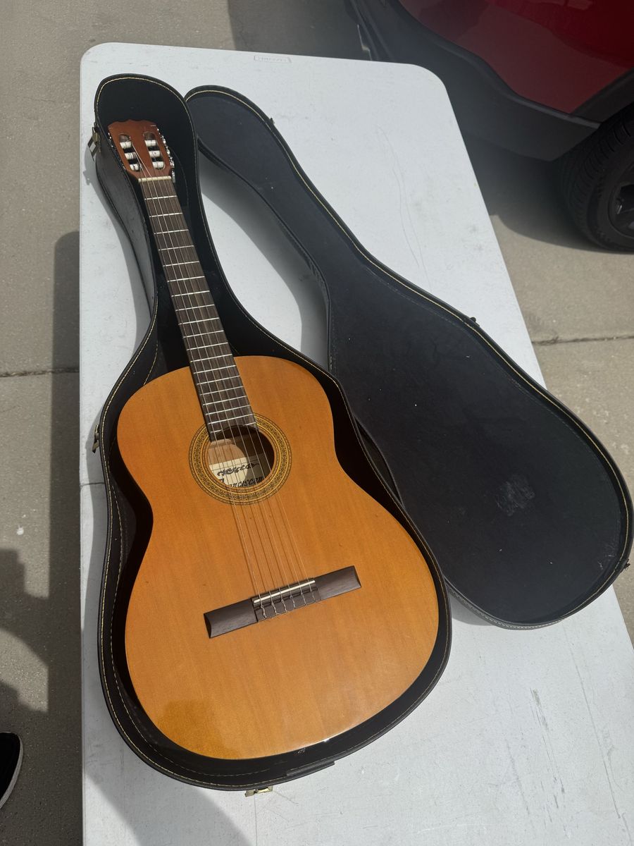 Franciscan CN-10 classical guitar
