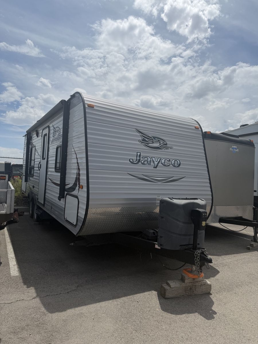 2015 Jayco trailer ready to hit the mountain 