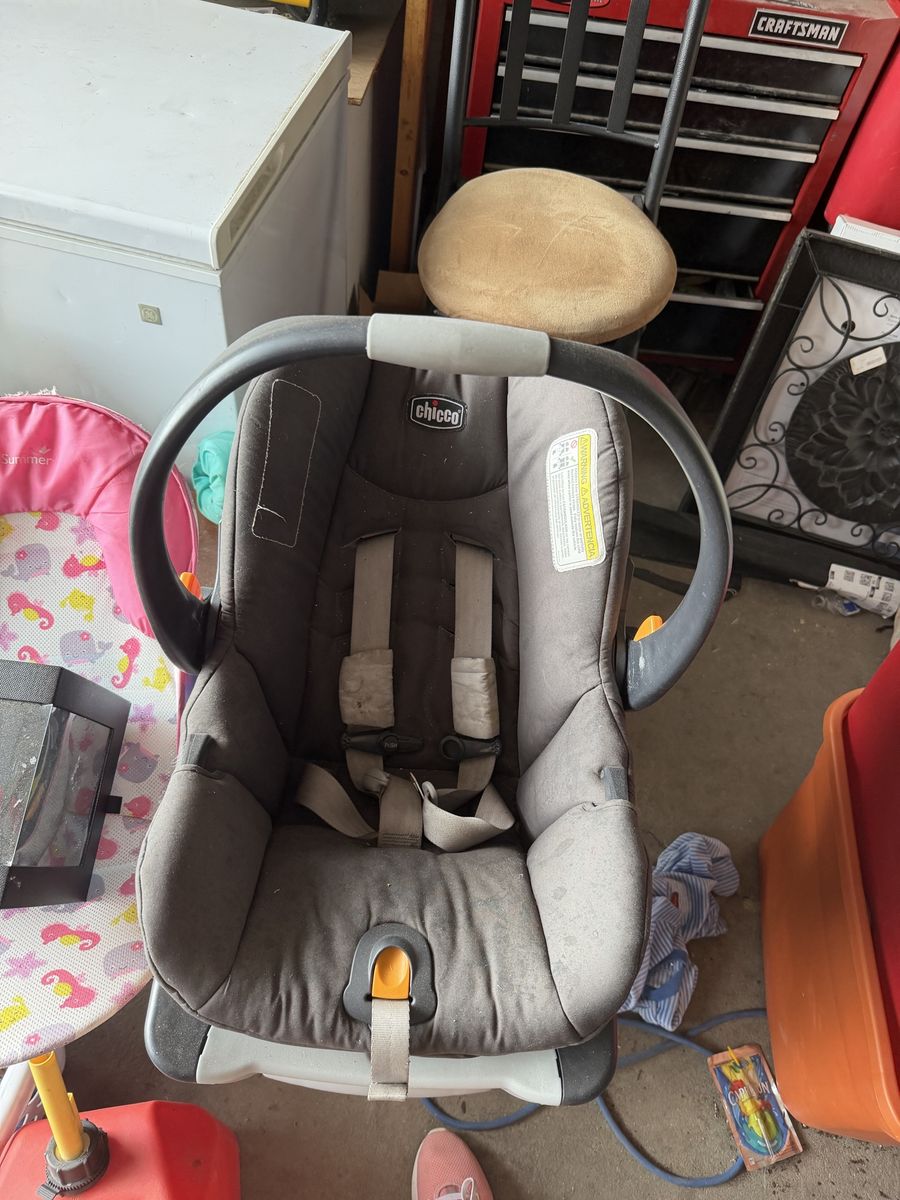 Chicco KeyFit Infant Car Seat with Base - Grey/Black