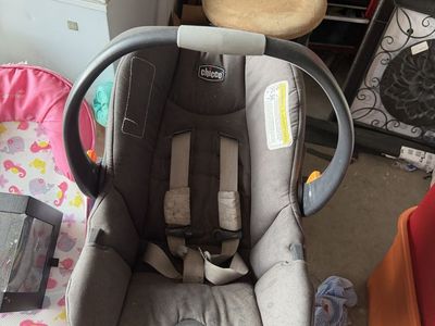 Chicco KeyFit Infant Car Seat with Base - Grey/Black