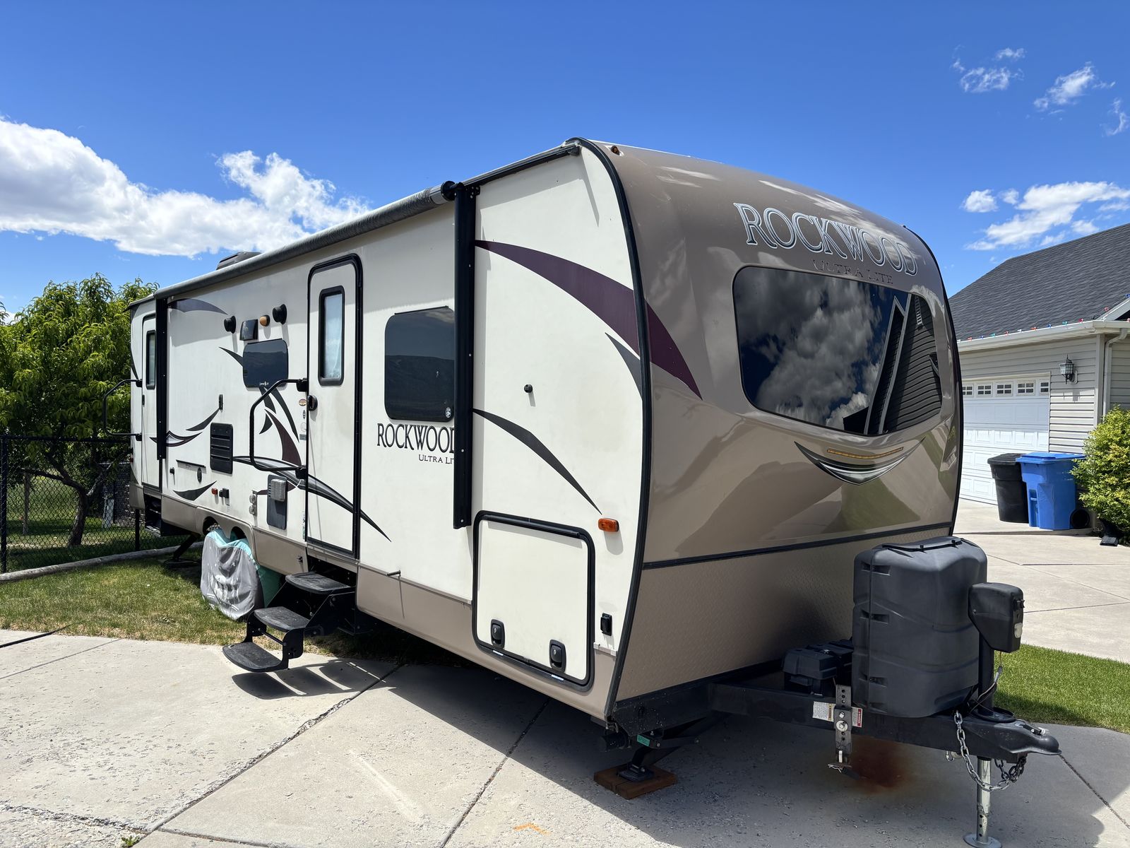 2018 Rockwood Ultra Lite Travel Trailer - Spacious & Well-Maintained RV