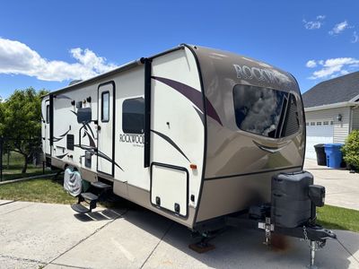 2018 Rockwood Ultra Lite Travel Trailer - Spacious & Well-Maintained RV