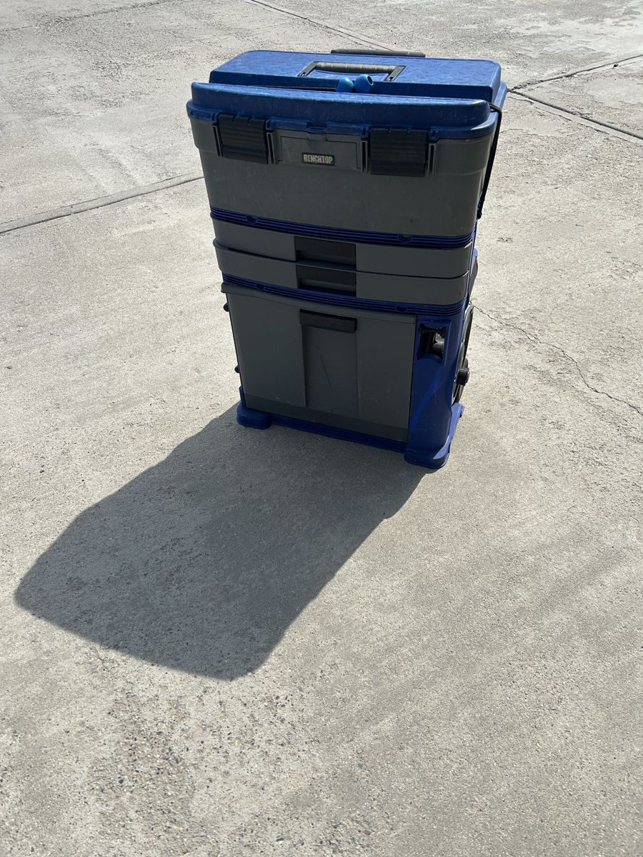 Rolling tool cart