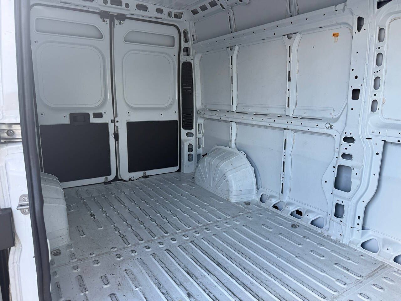 Main image 27