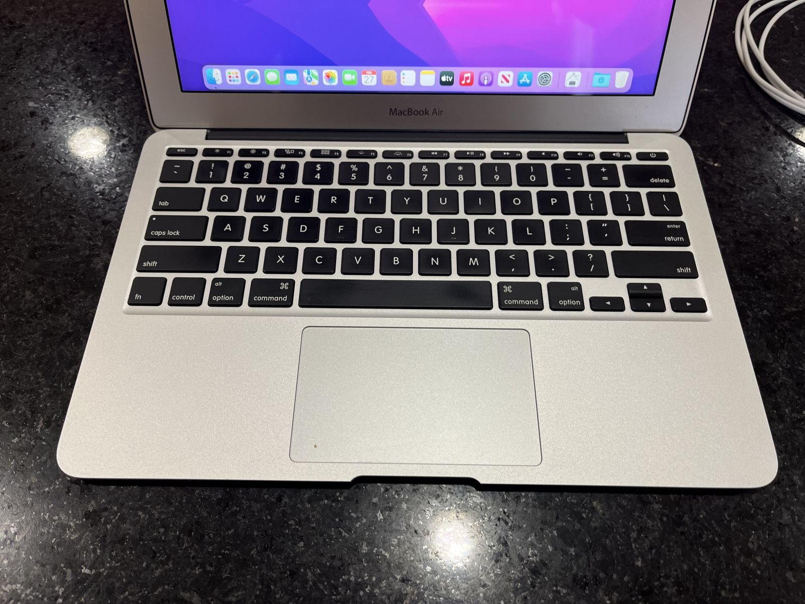Super Clean MacBook Air 11". 2015 i5, 8GB Ram!!