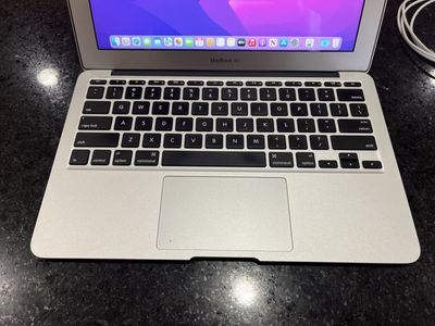 Super Clean MacBook Air 11". 2015 i5, 8GB Ram!!