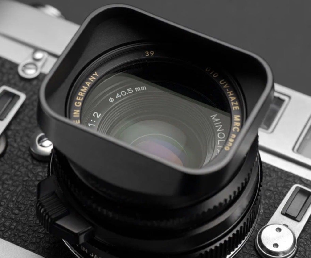 Minolta Rokkor 40mm F2 + Hood (Leica M Mount)