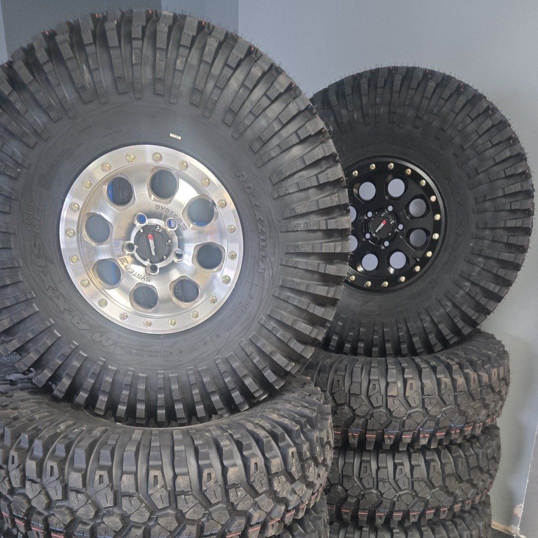 Brand new 35in Roxxzillas/ Beadlock package