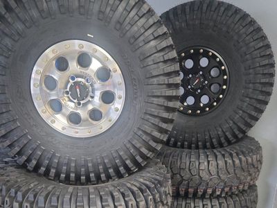 Brand new 35in Roxxzillas/ Beadlock package