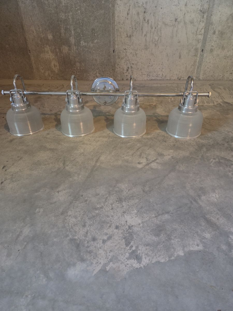 Beautiful chrome vanity light