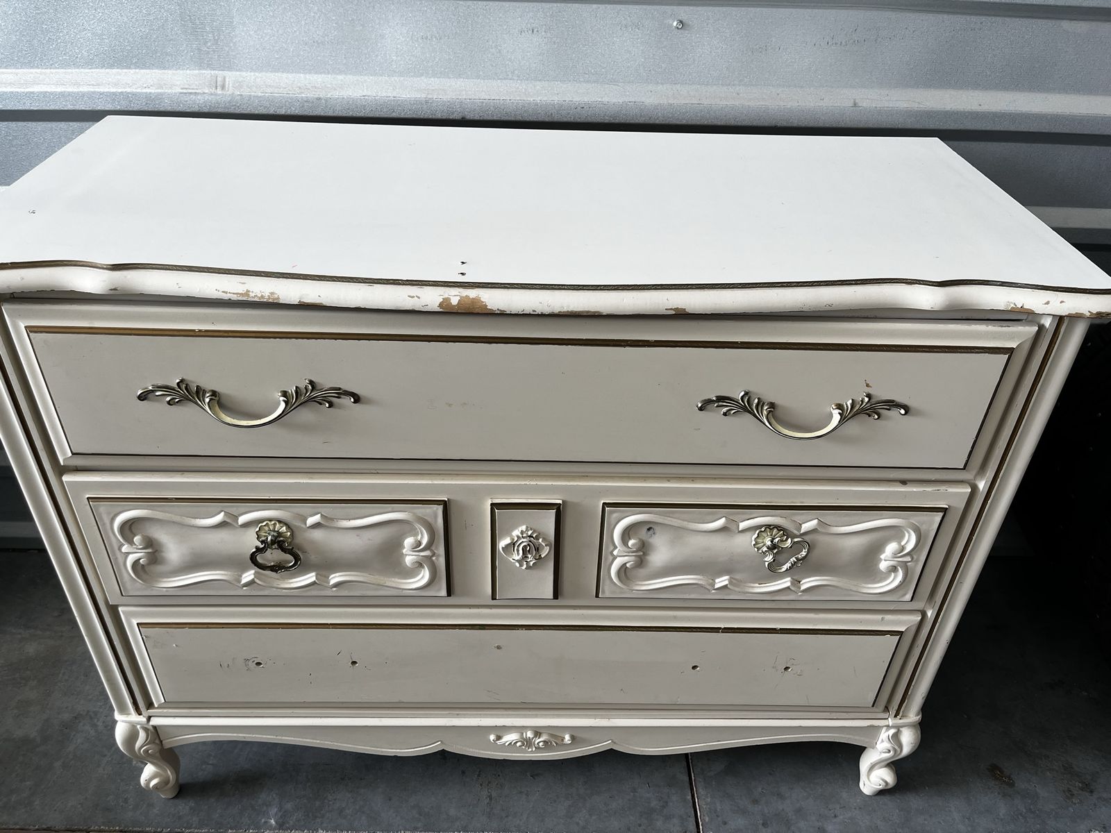 Vintage French Provincial Style 3-Drawer Dresser / Chest of Drawers - White/Gold Accent