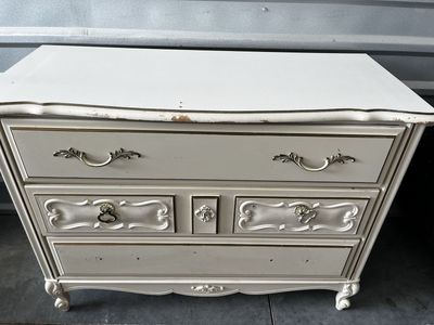 Vintage French Provincial Style 3-Drawer Dresser / Chest of Drawers - White/Gold Accent